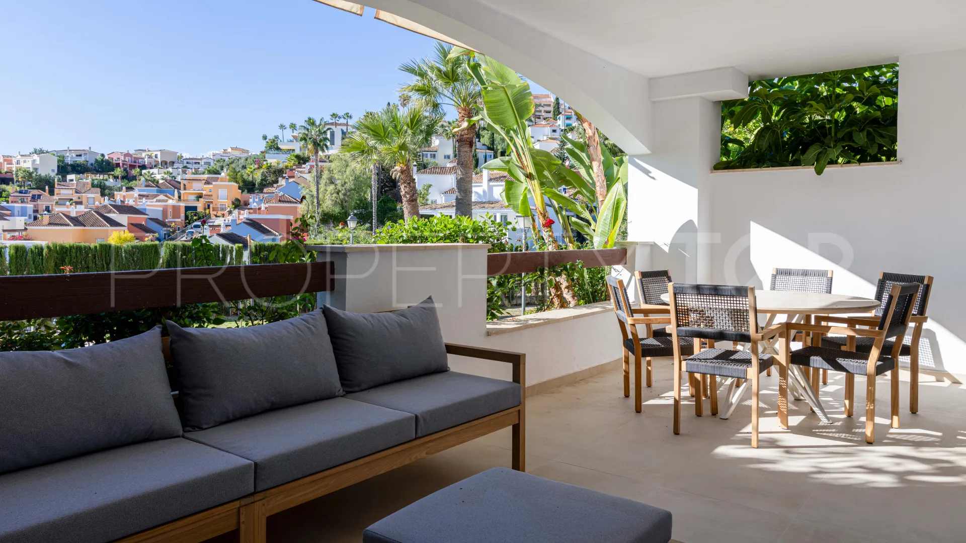 Apartamento en venta en Nueva Andalucia con 2 dormitorios