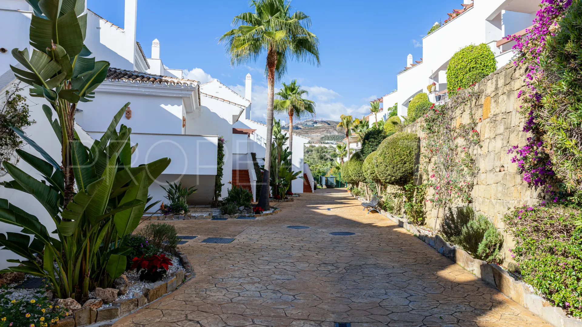 Apartamento en venta en Nueva Andalucia con 2 dormitorios
