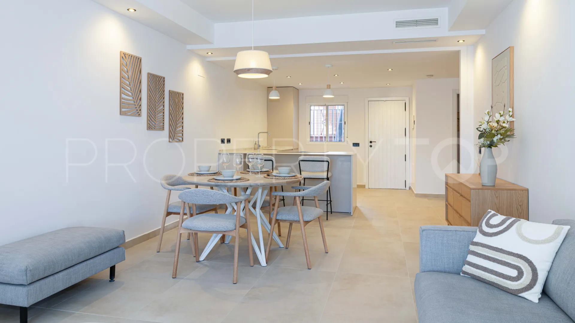Apartamento en venta en Nueva Andalucia con 2 dormitorios