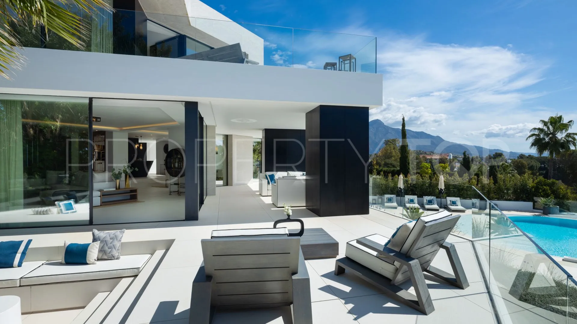 Marbella 5 bedrooms villa for sale