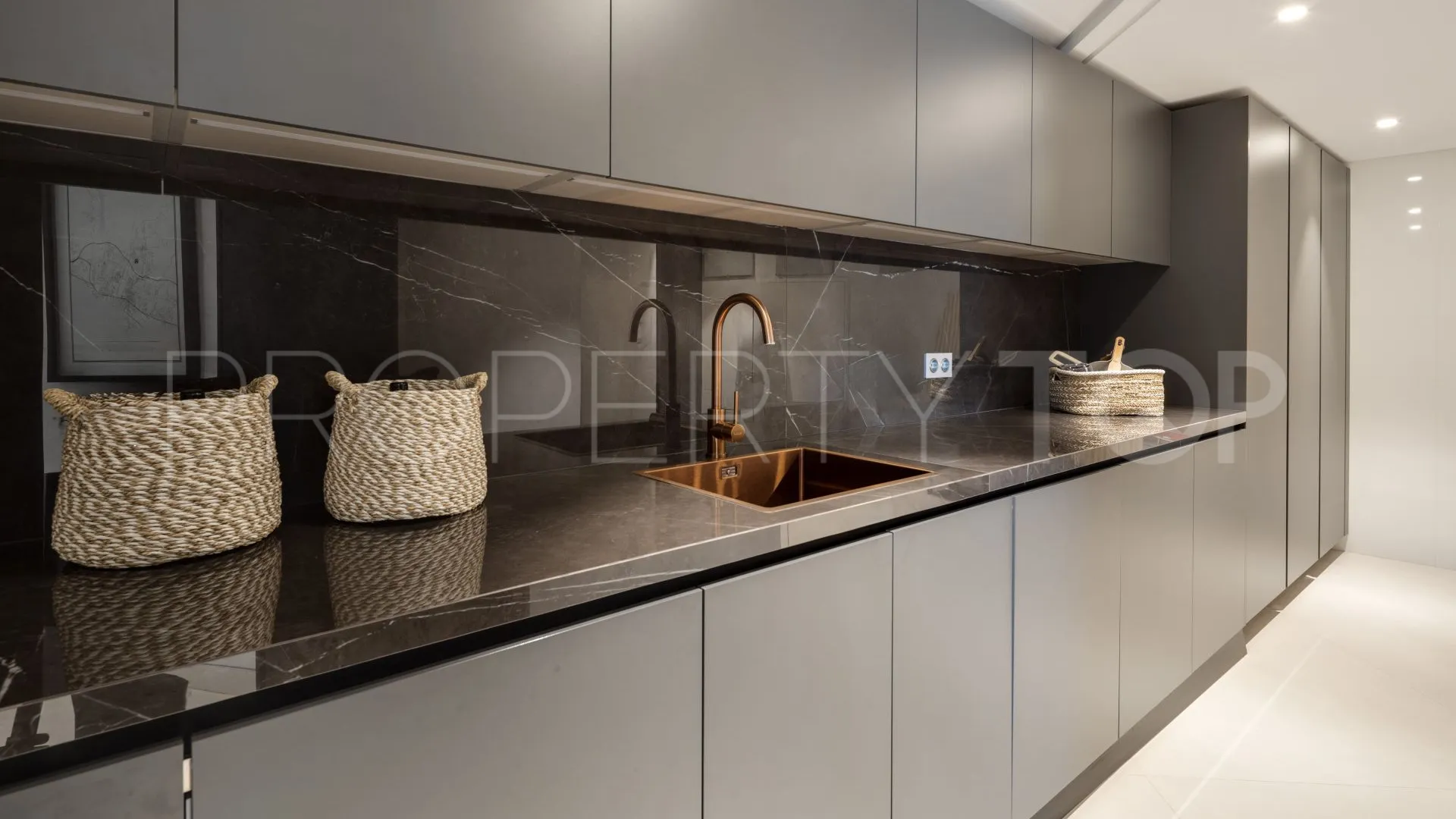 Marbella 5 bedrooms villa for sale