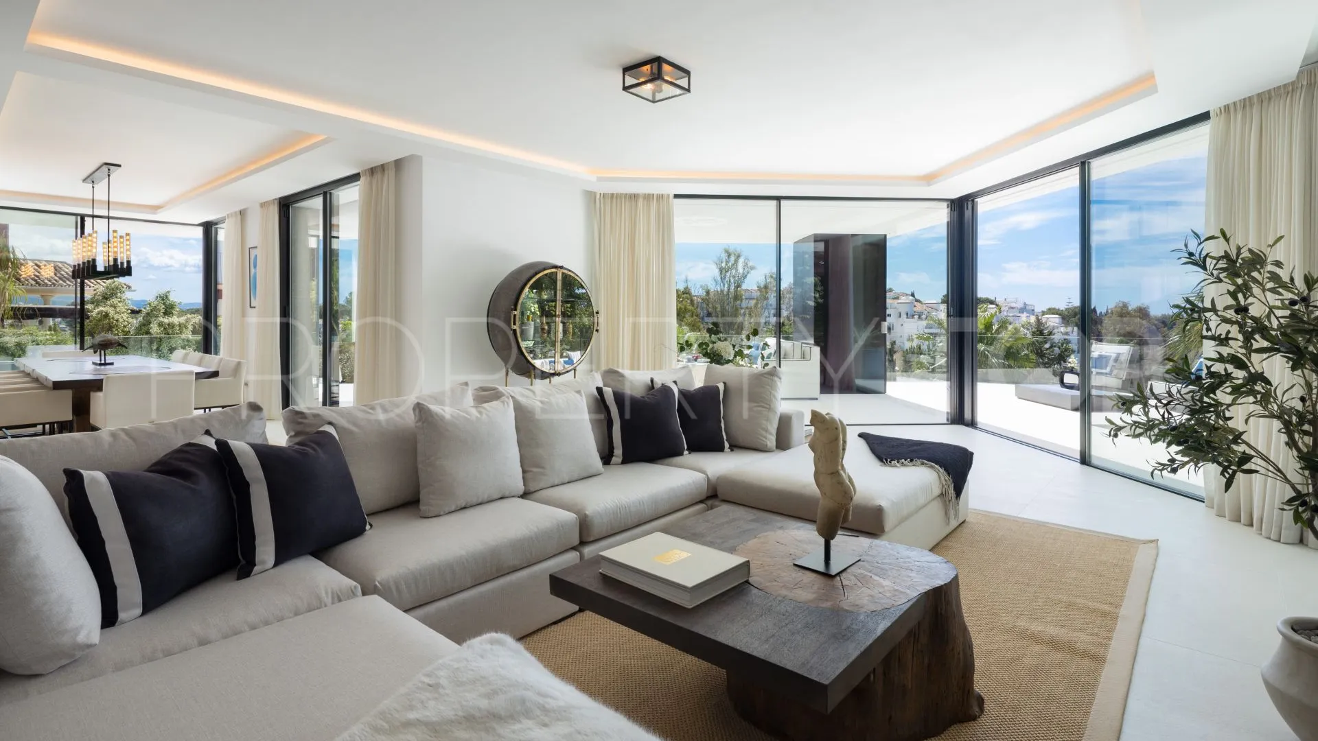 Marbella 5 bedrooms villa for sale