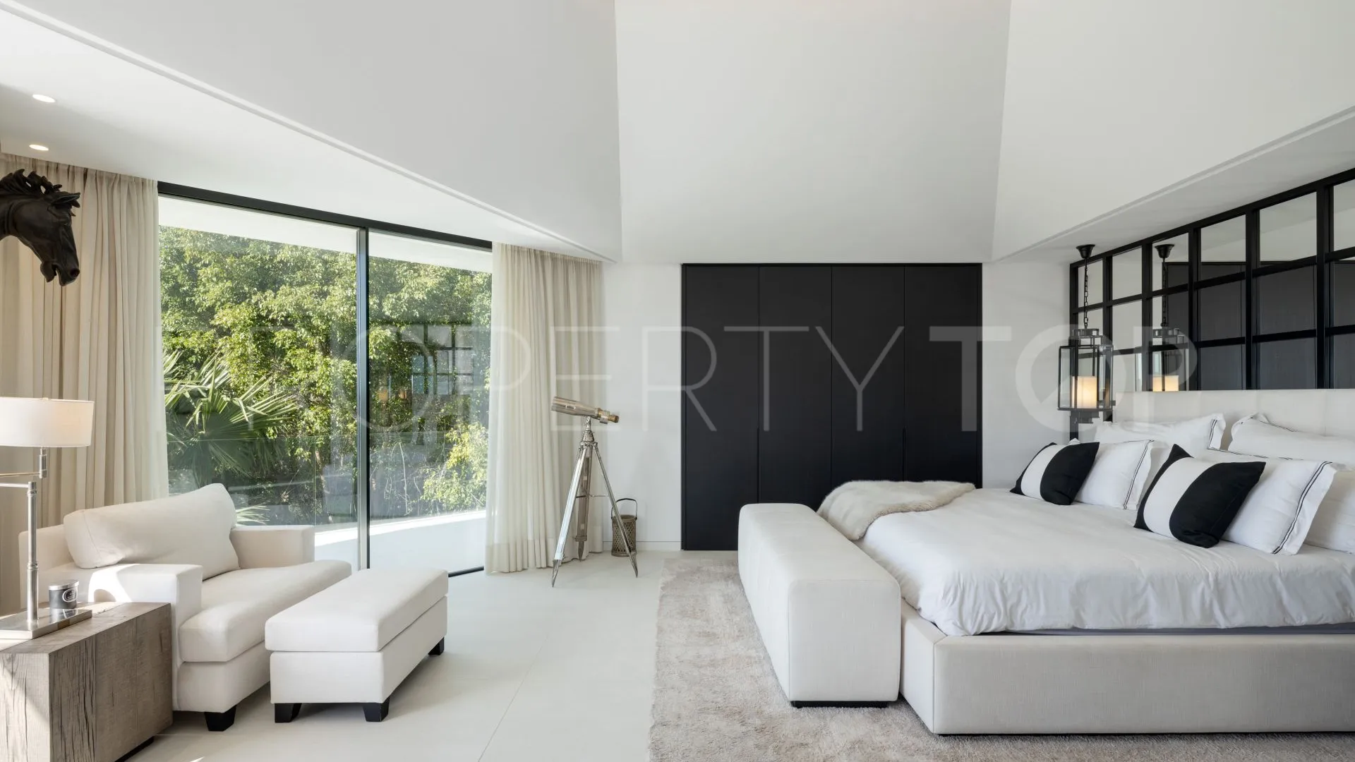 Marbella 5 bedrooms villa for sale