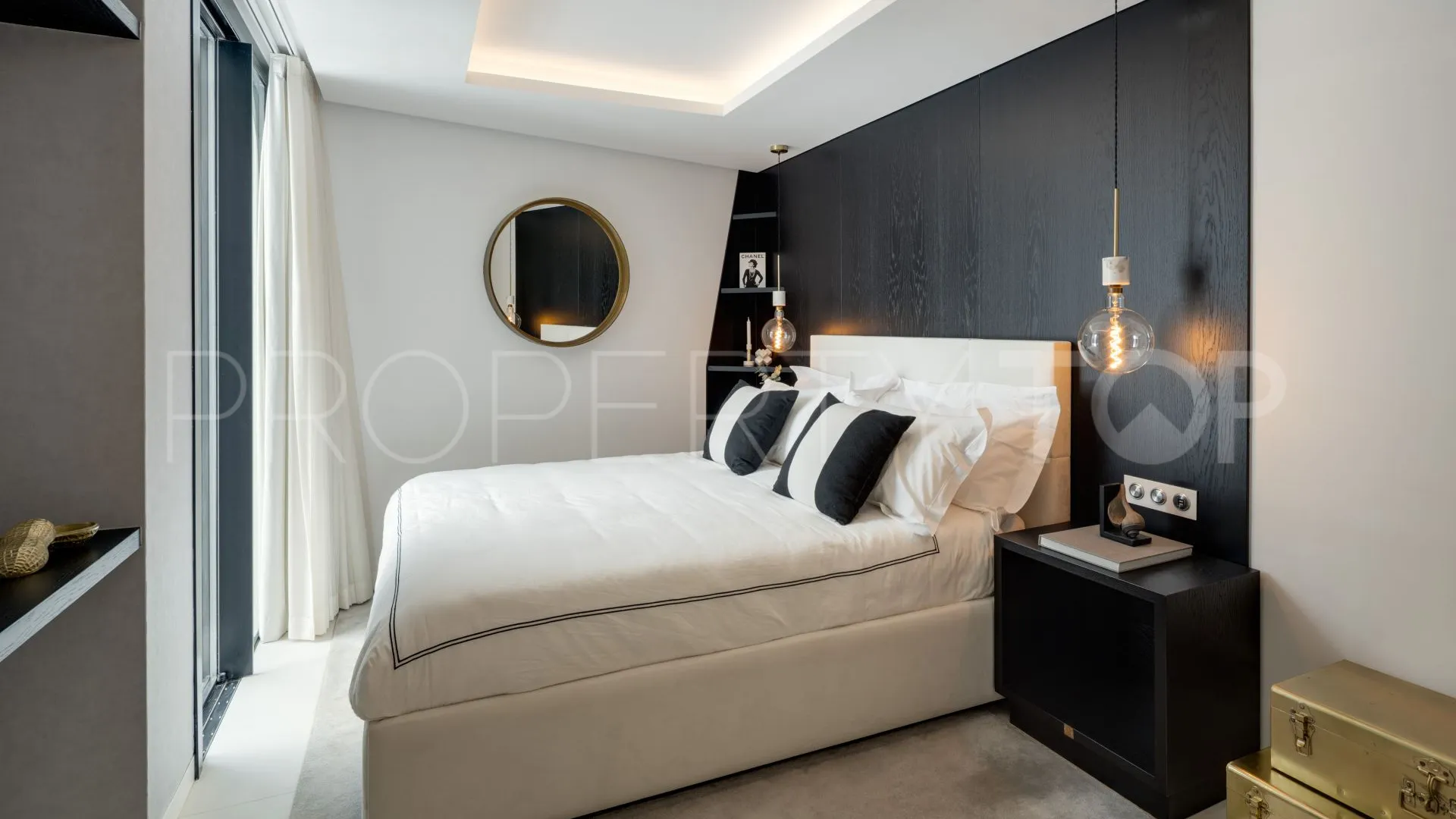 Marbella 5 bedrooms villa for sale
