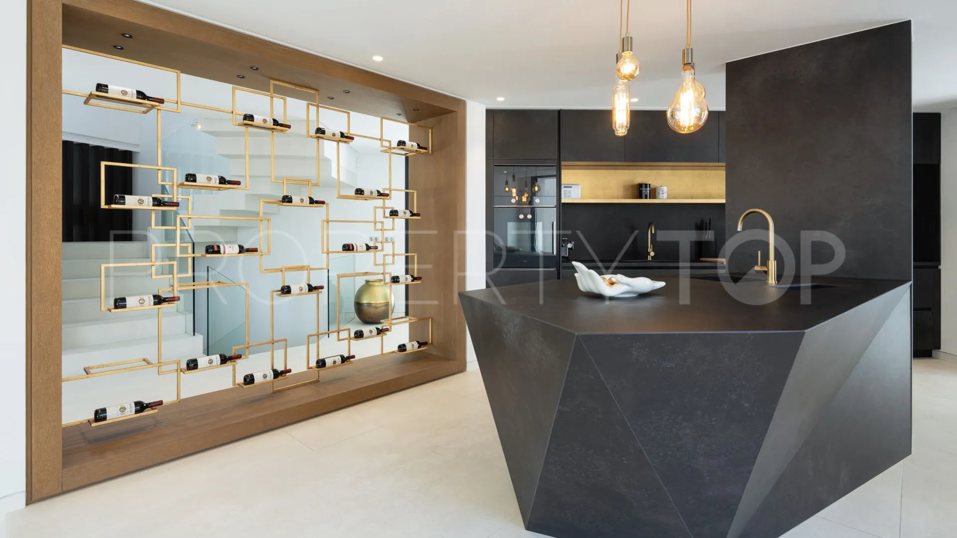 Marbella 5 bedrooms villa for sale