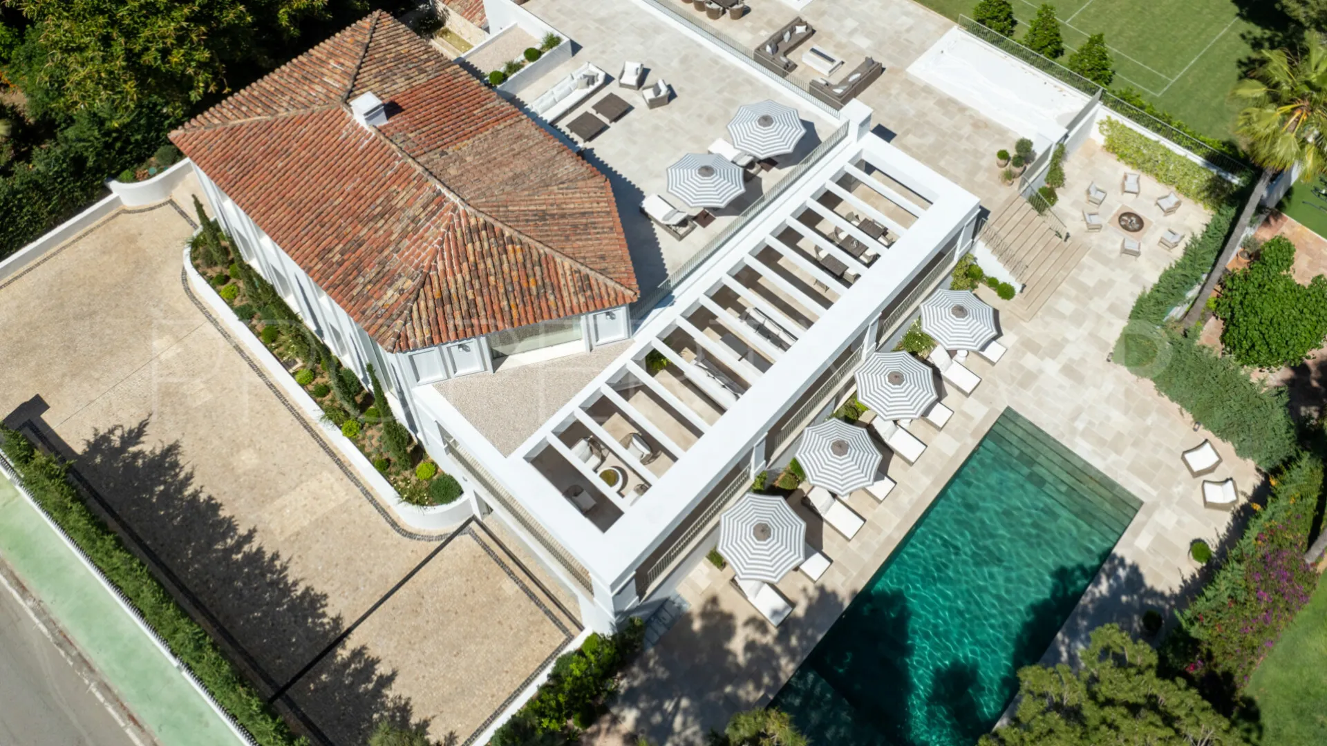 Marbella, villa con 6 dormitorios en venta