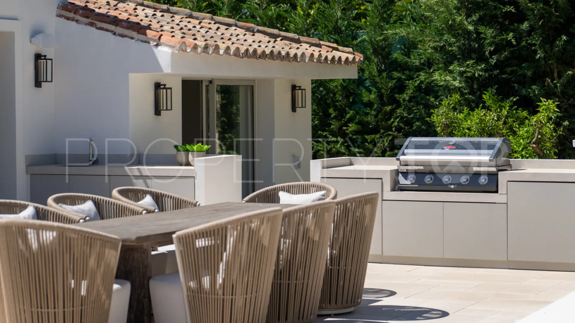 Marbella, villa con 6 dormitorios en venta