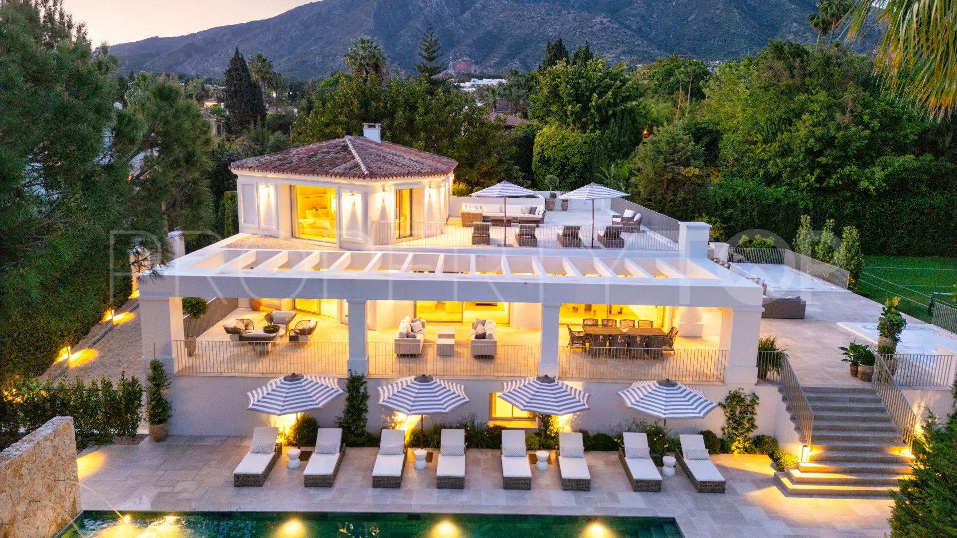 Marbella, villa con 6 dormitorios en venta