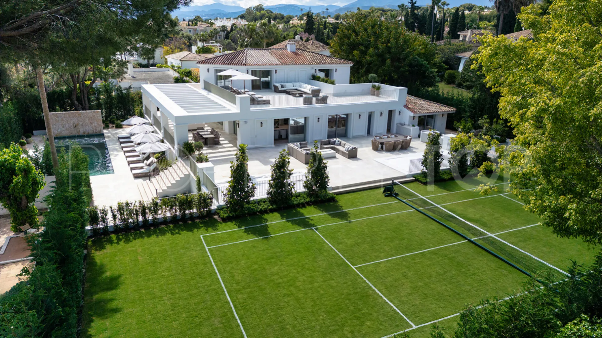 Marbella, villa con 6 dormitorios en venta