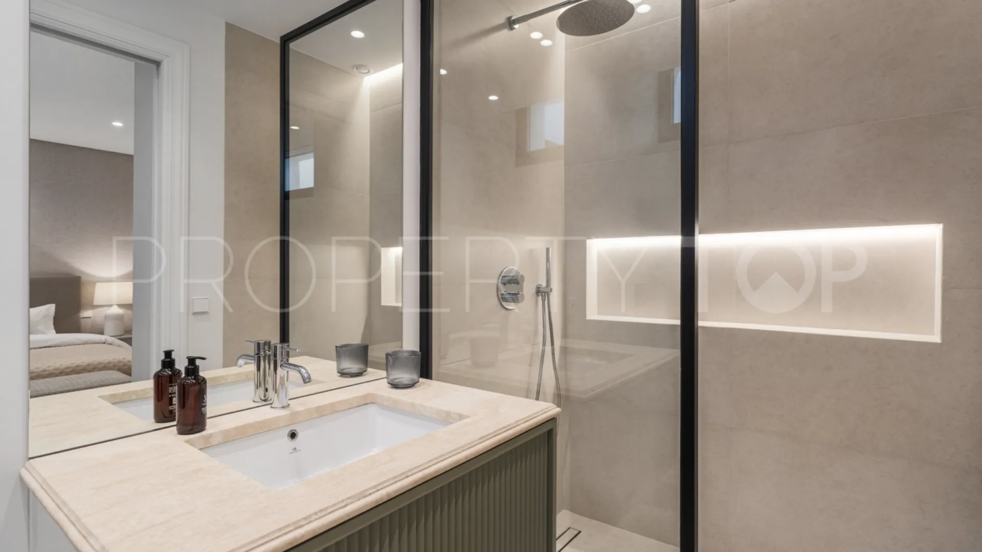 Nueva Andalucia 4 bedrooms villa for sale