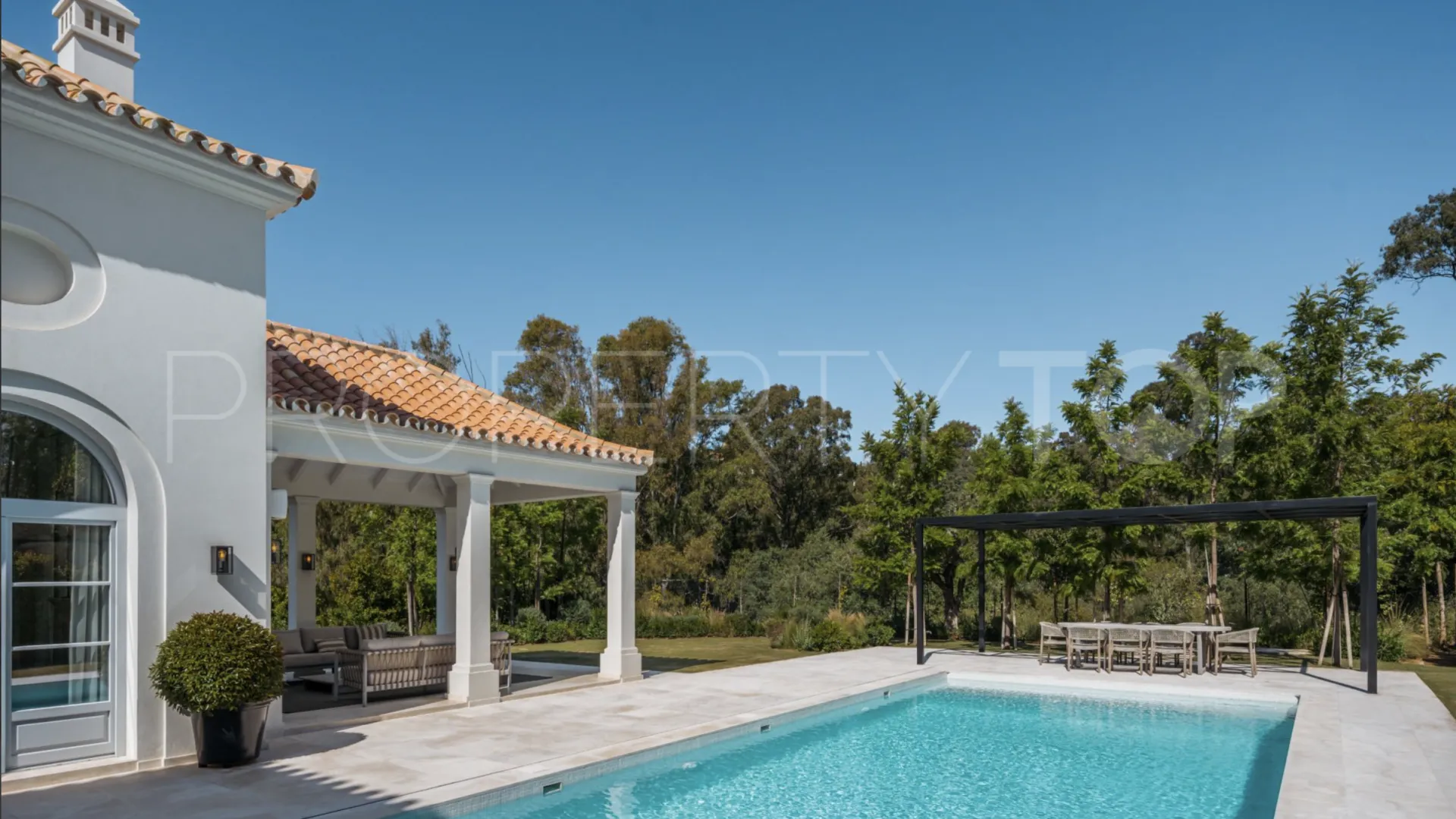 Nueva Andalucia 4 bedrooms villa for sale