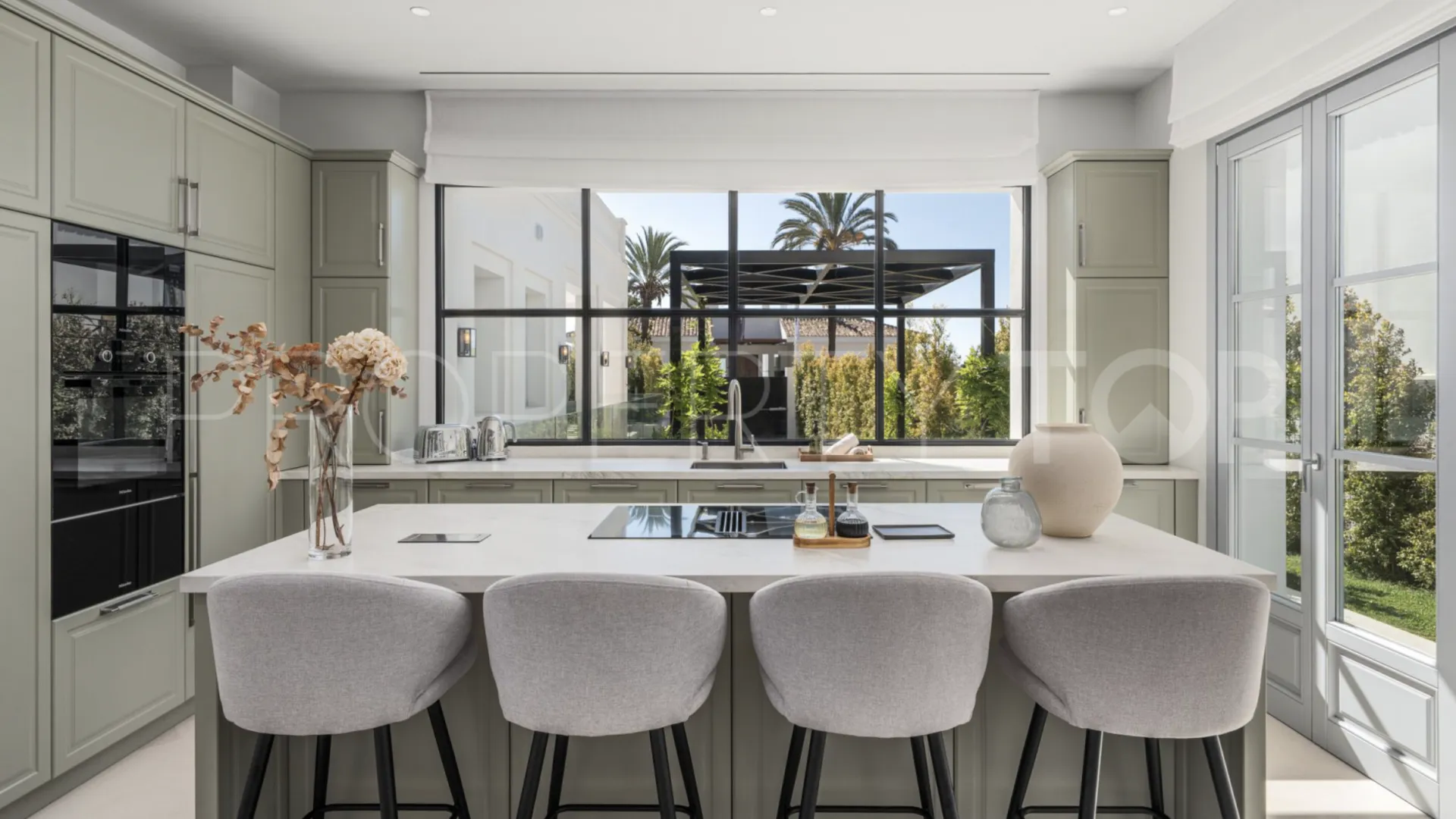Nueva Andalucia 4 bedrooms villa for sale