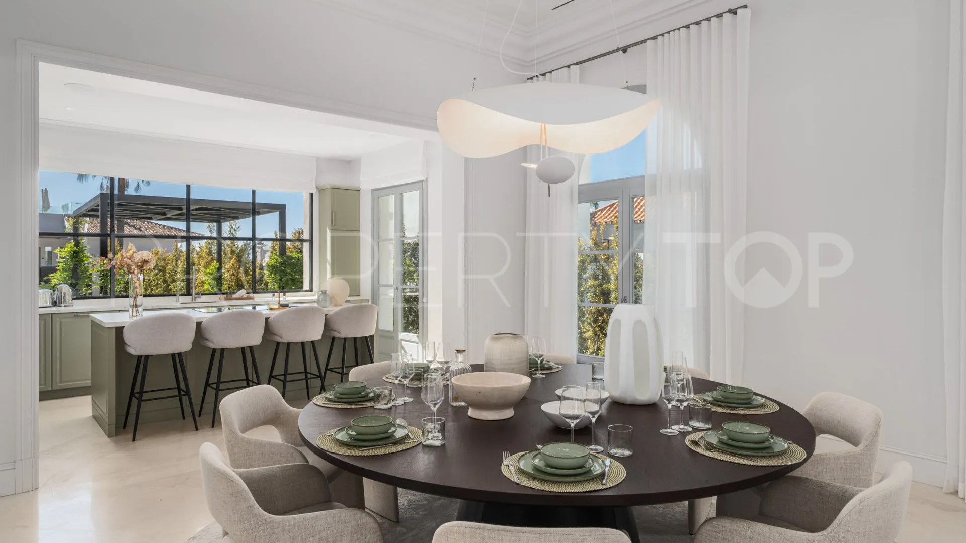 Nueva Andalucia 4 bedrooms villa for sale