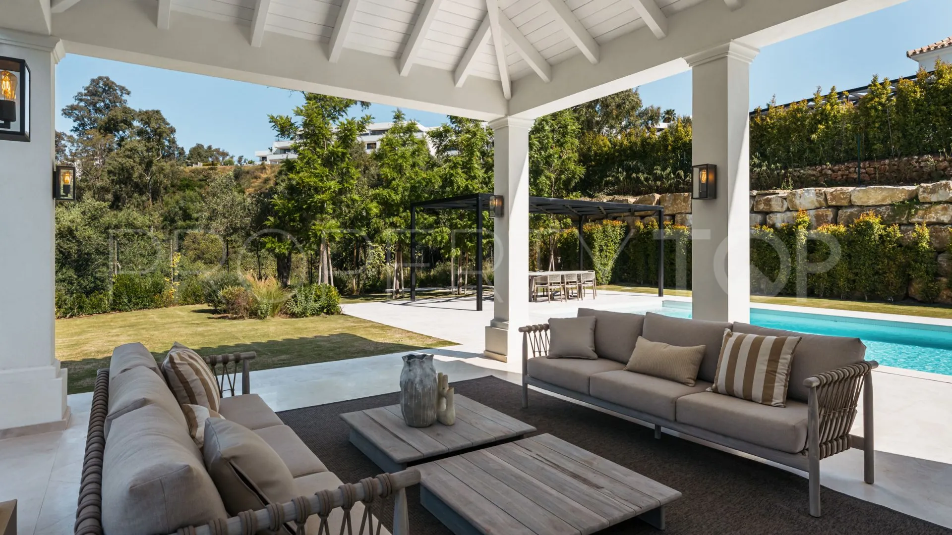 Nueva Andalucia 4 bedrooms villa for sale