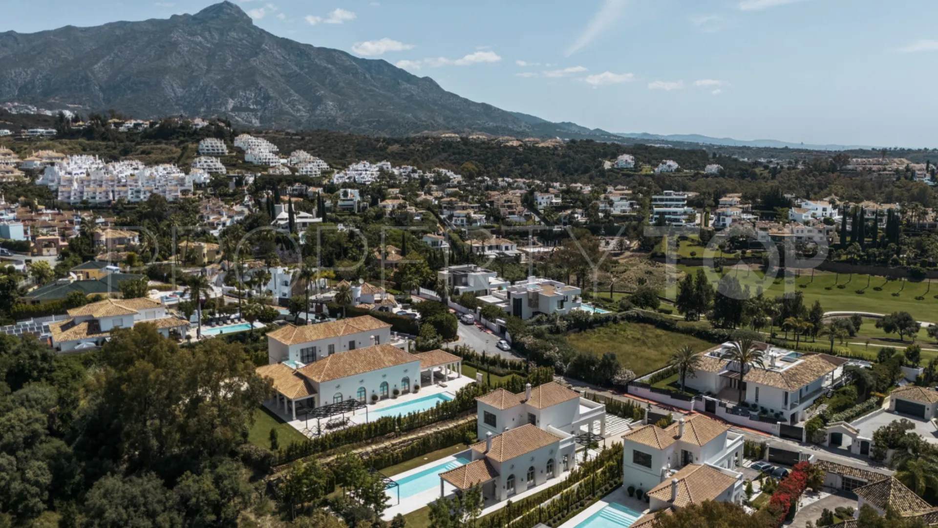 Nueva Andalucia 4 bedrooms villa for sale