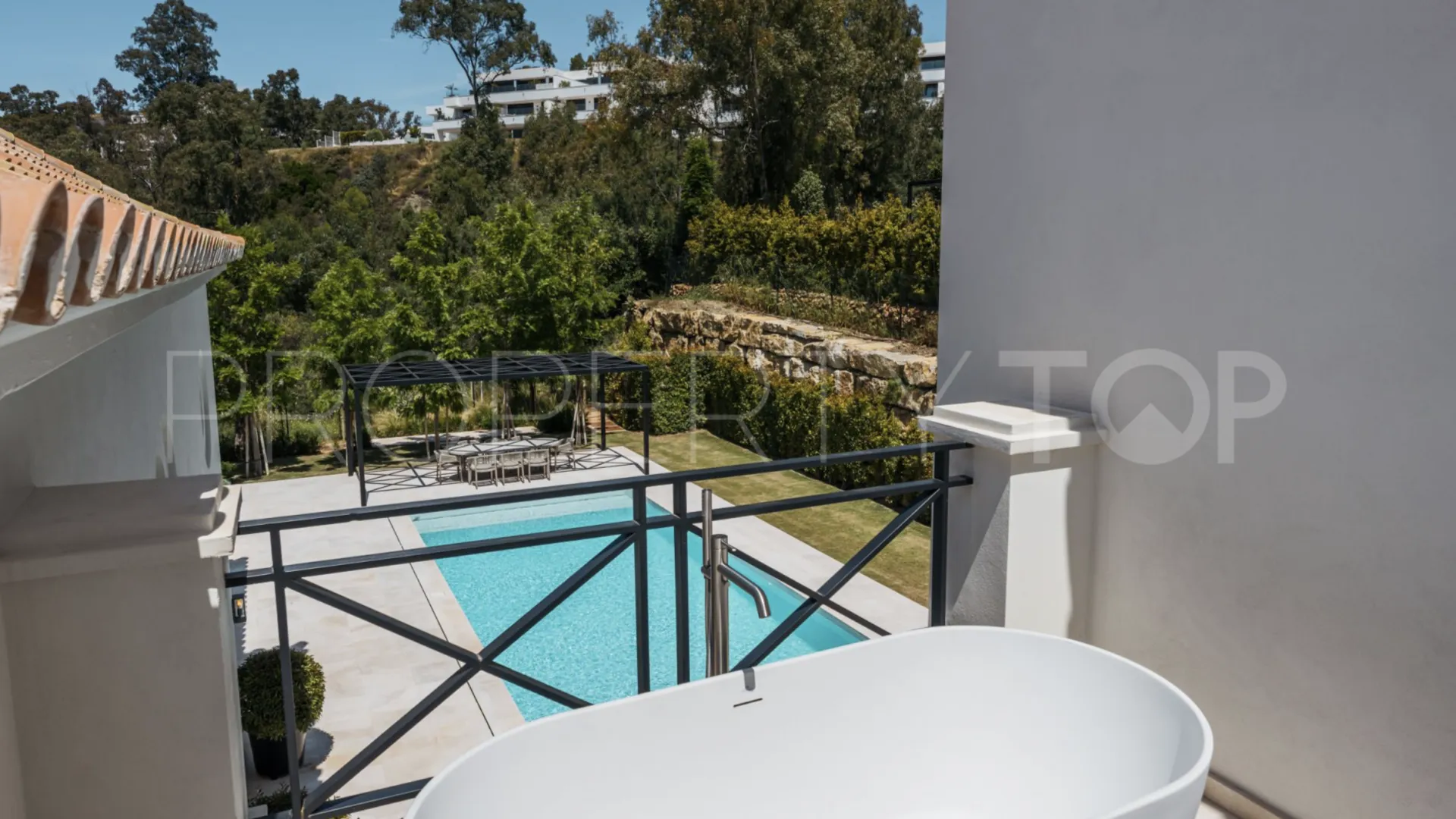 Nueva Andalucia 4 bedrooms villa for sale