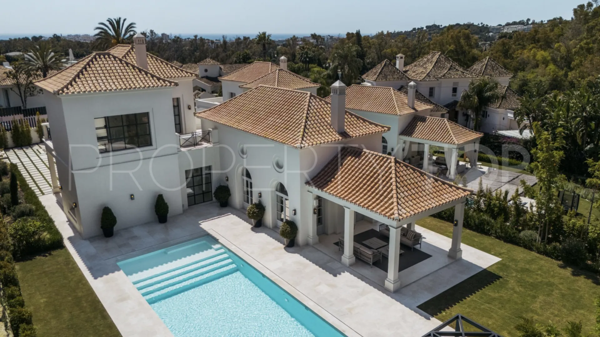 Nueva Andalucia 4 bedrooms villa for sale