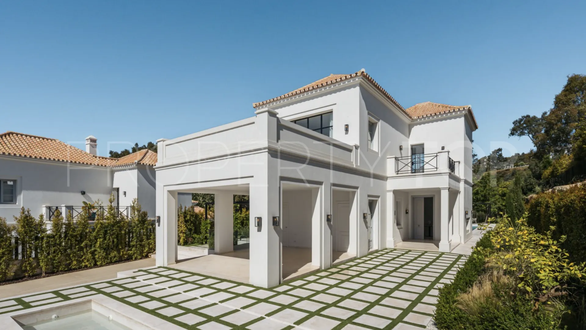 Nueva Andalucia 4 bedrooms villa for sale