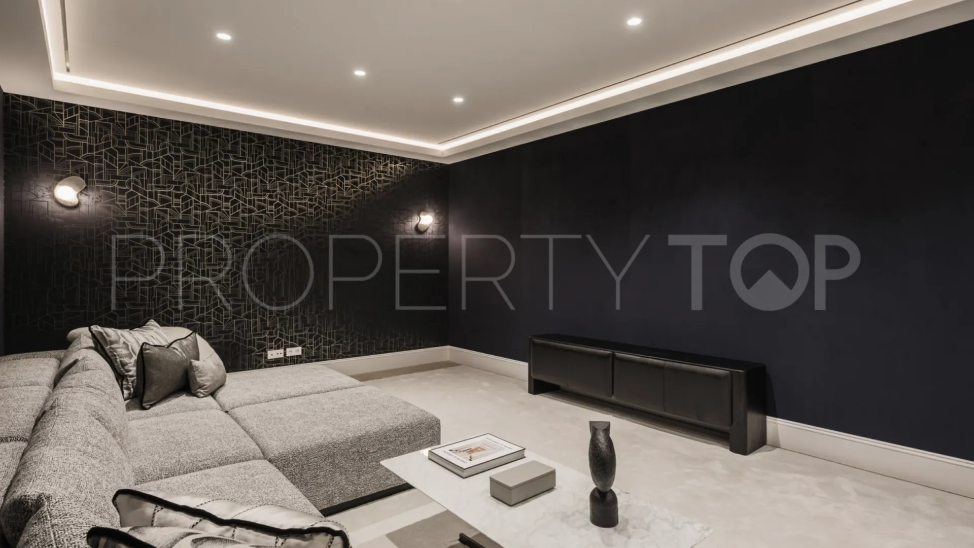 Nueva Andalucia 4 bedrooms villa for sale