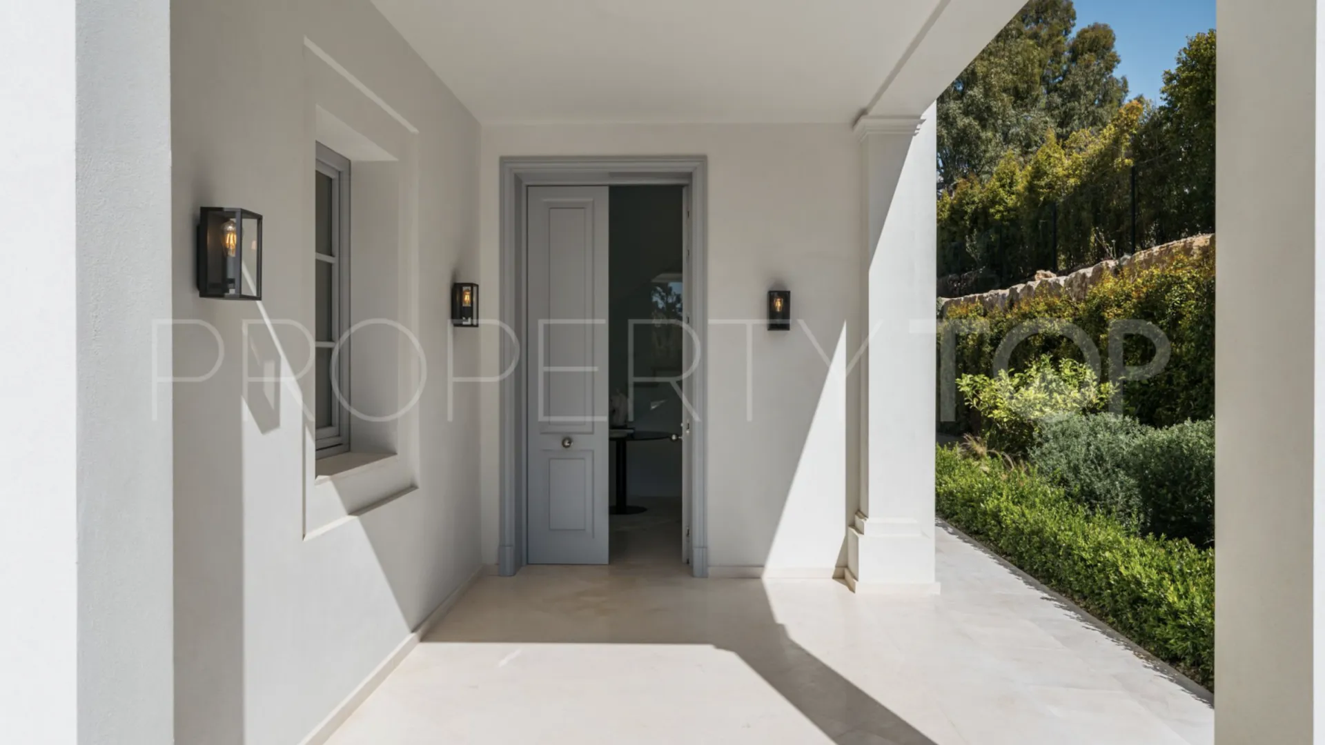 Nueva Andalucia 4 bedrooms villa for sale
