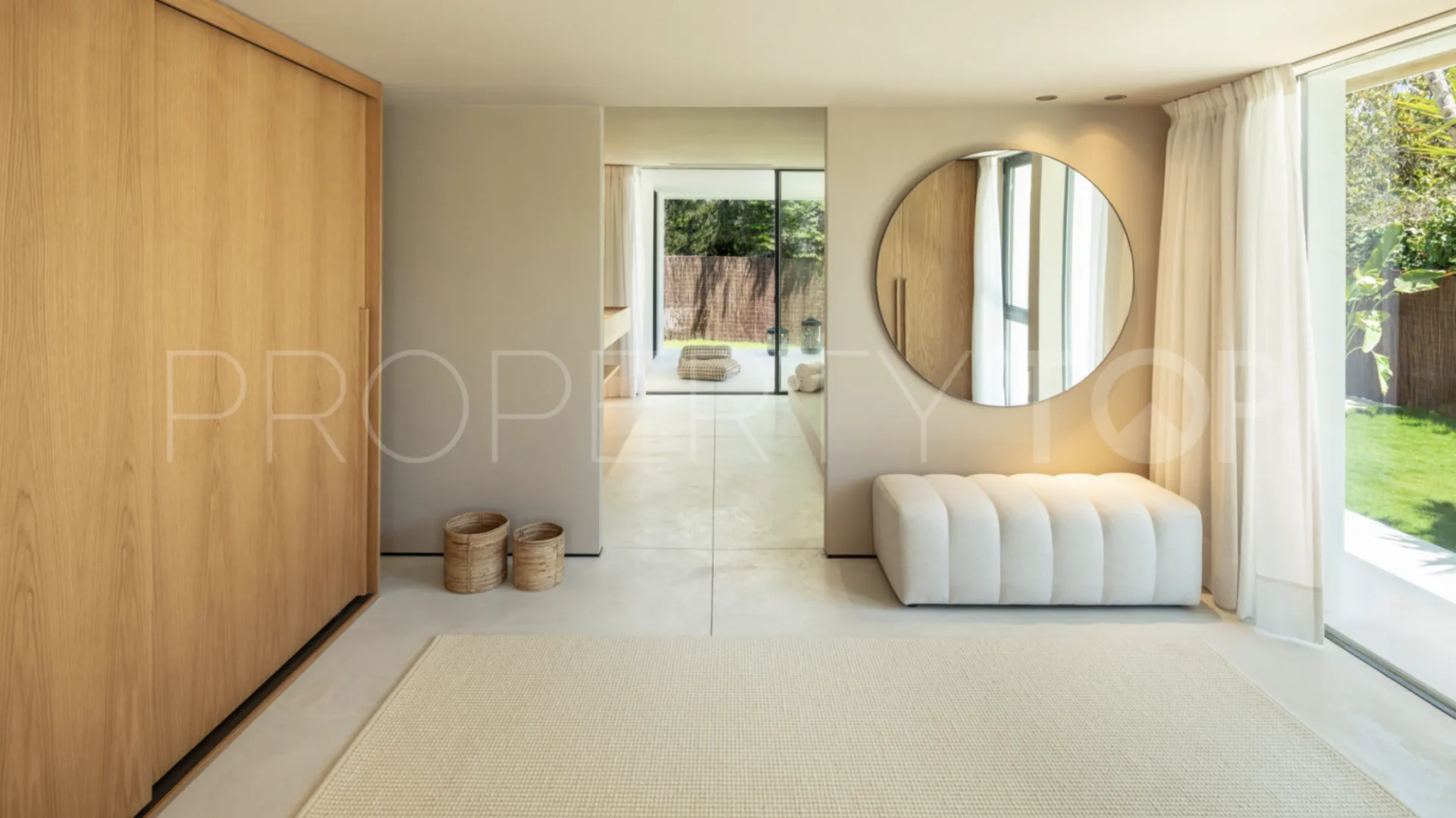 For sale villa with 4 bedrooms in Marbella