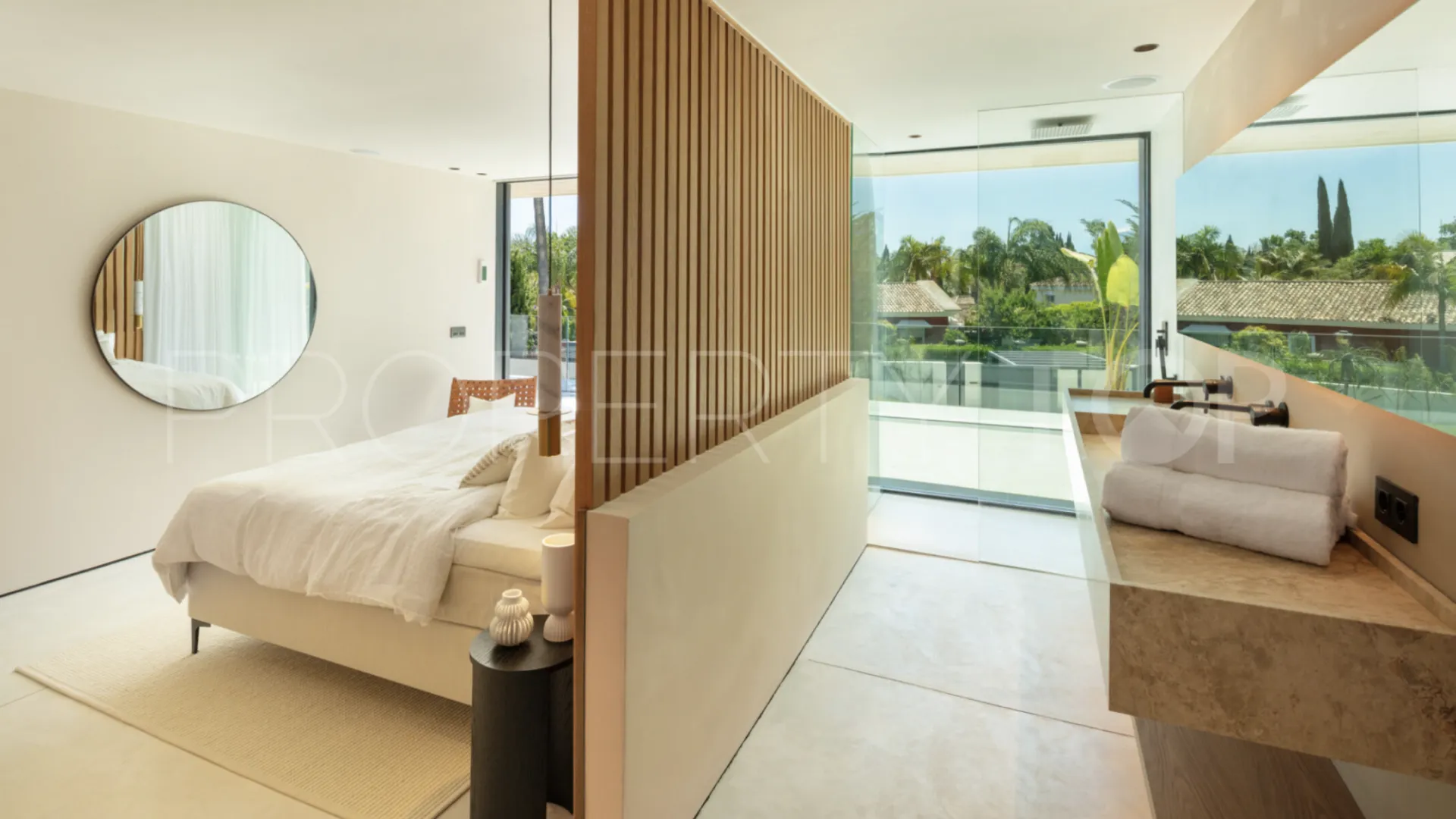 For sale villa with 4 bedrooms in Marbella