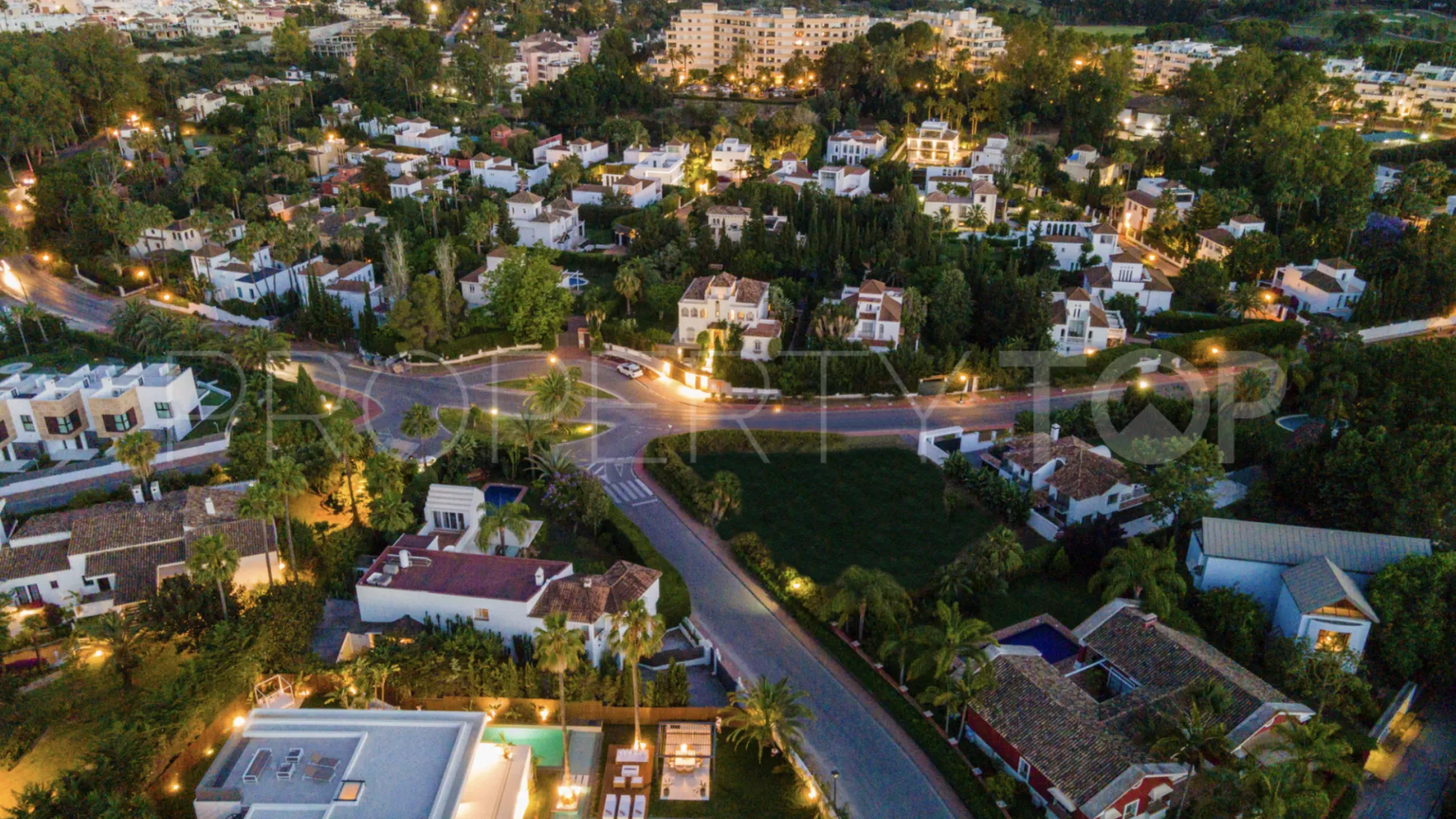 For sale villa with 4 bedrooms in Marbella