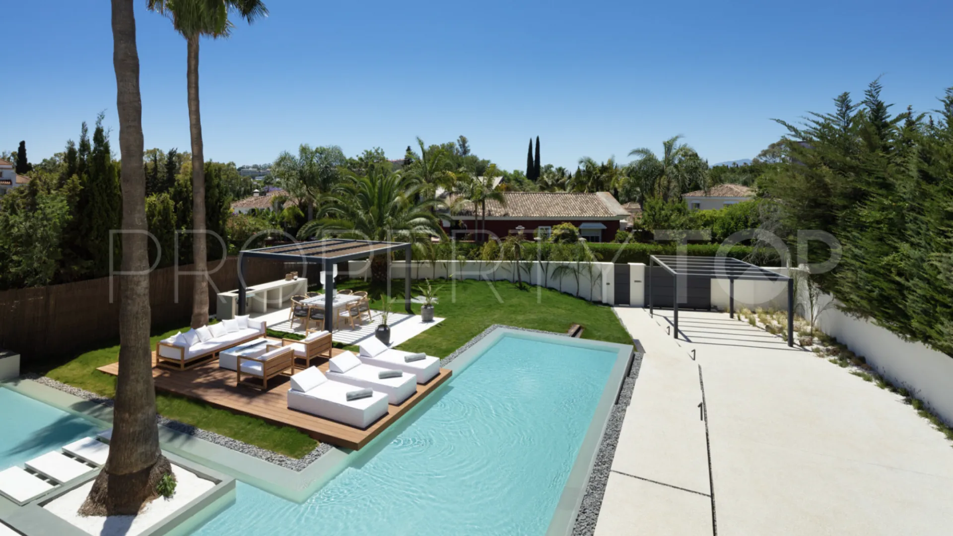For sale villa with 4 bedrooms in Marbella