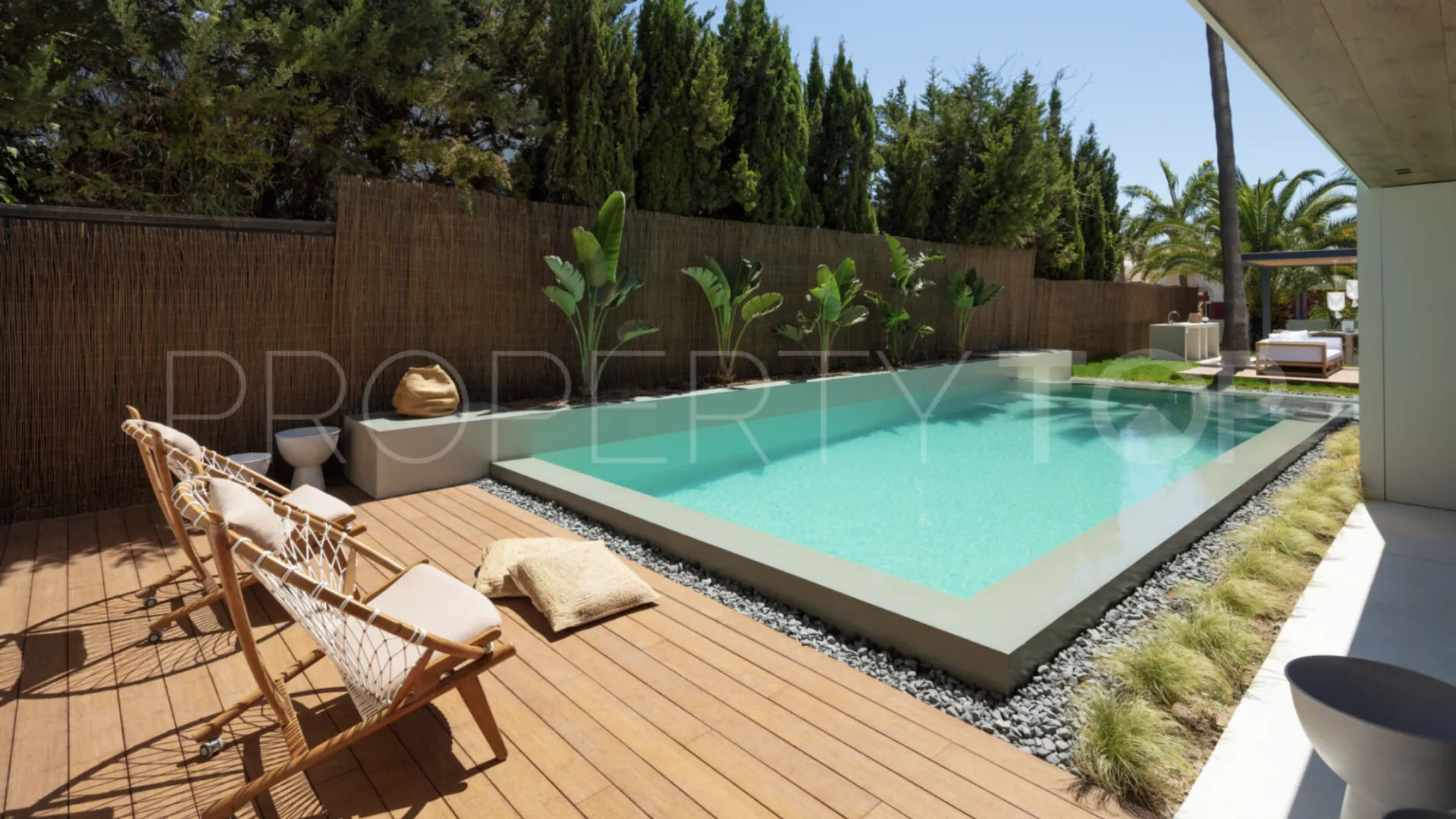 For sale villa with 4 bedrooms in Marbella