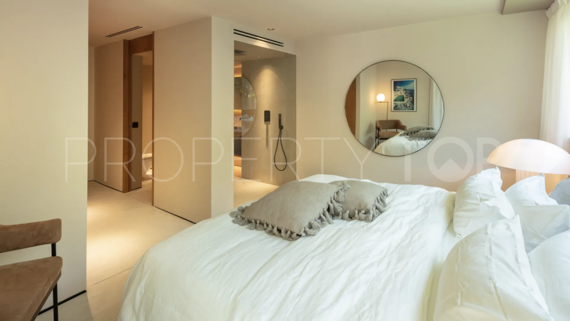 For sale villa with 4 bedrooms in Marbella