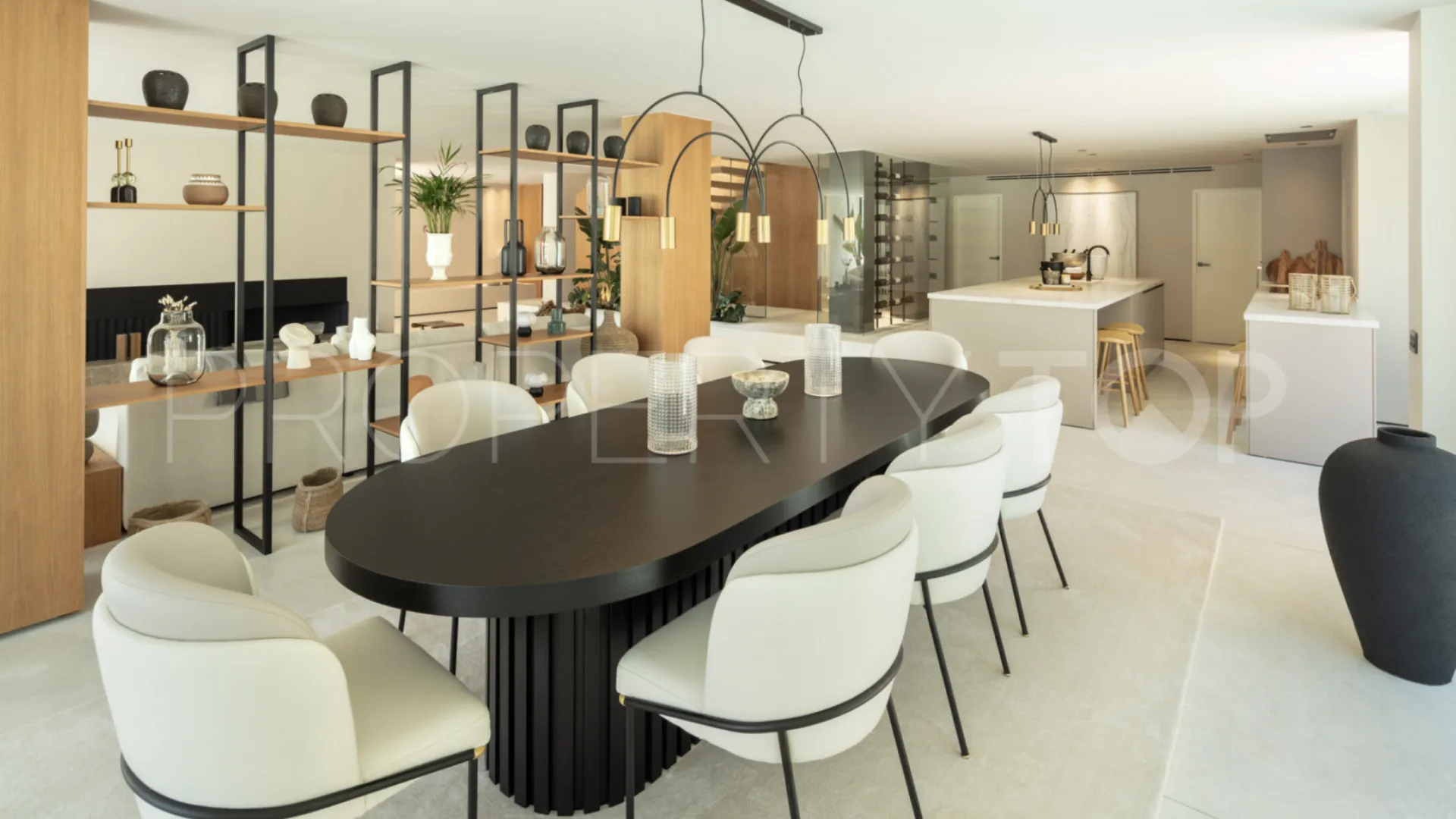 For sale villa with 4 bedrooms in Marbella