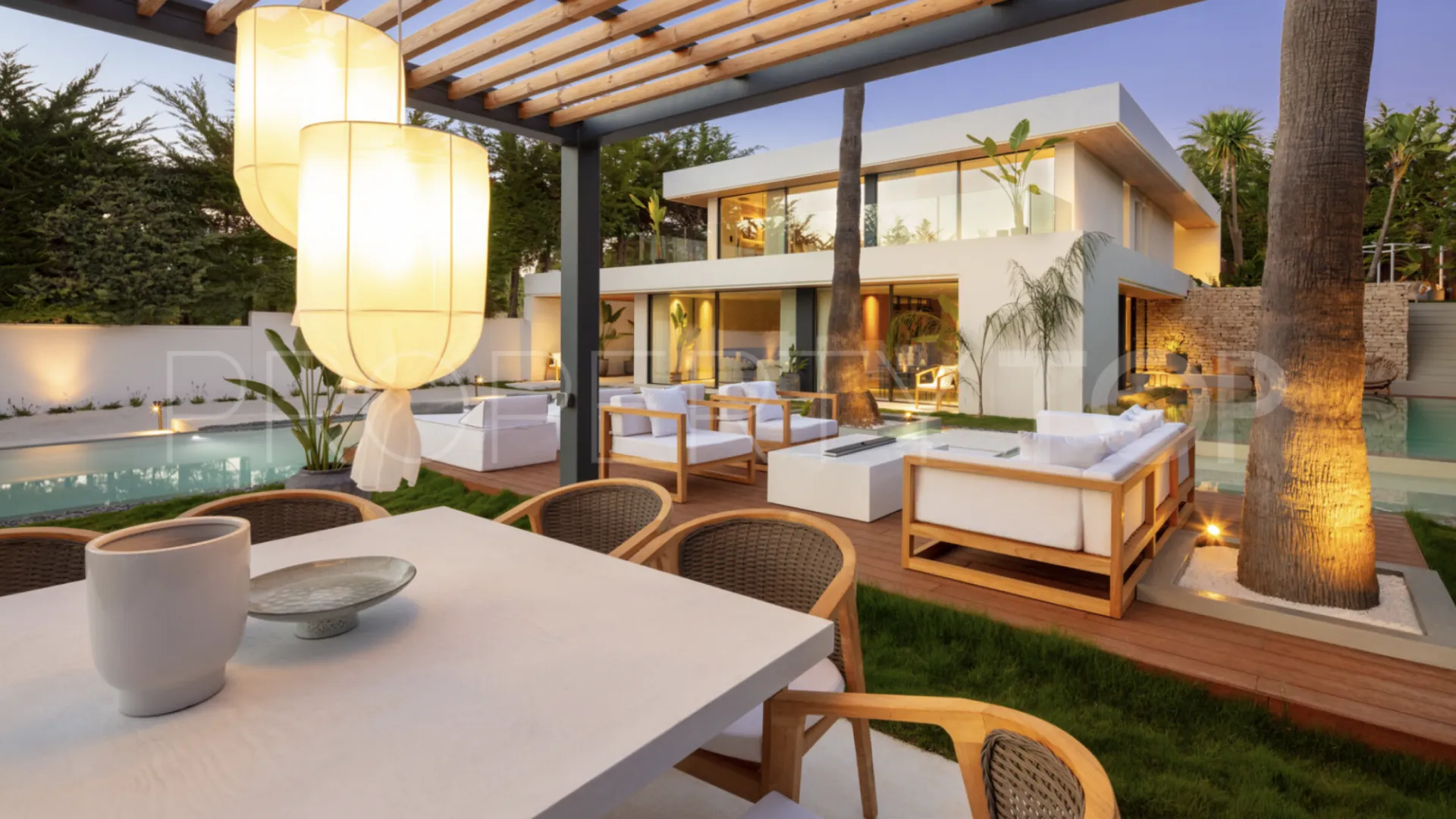 For sale villa with 4 bedrooms in Marbella