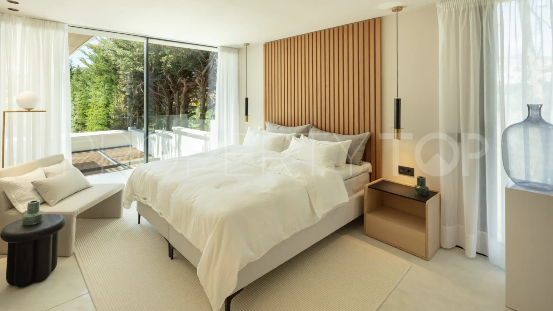 For sale villa with 4 bedrooms in Marbella