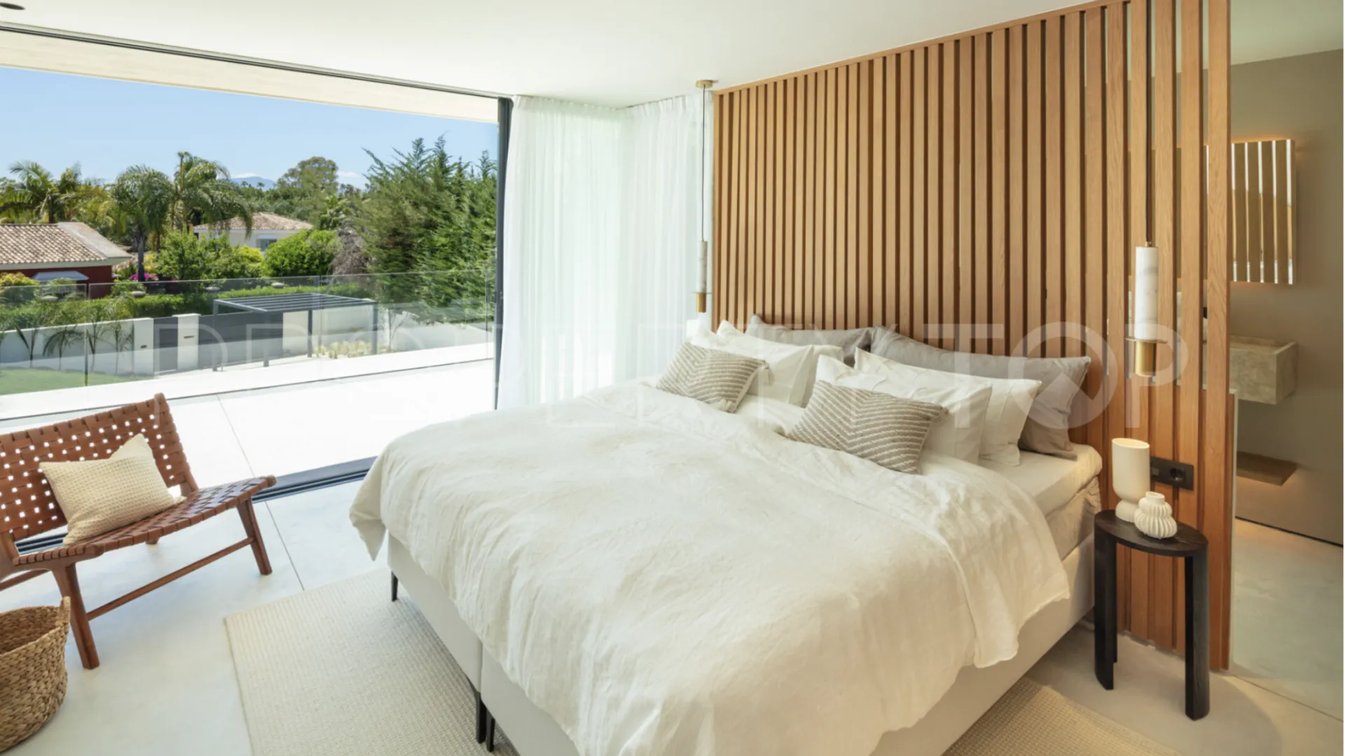 For sale villa with 4 bedrooms in Marbella