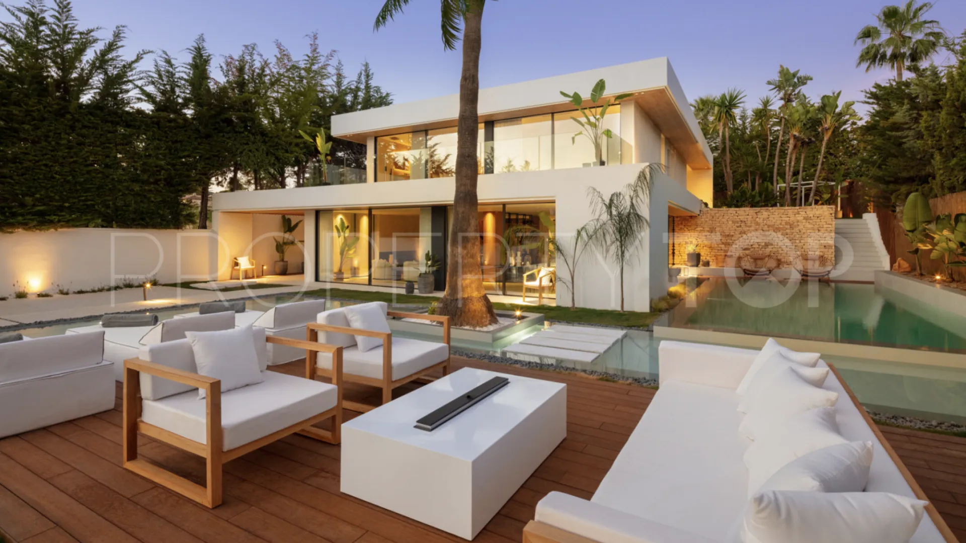 For sale villa with 4 bedrooms in Marbella