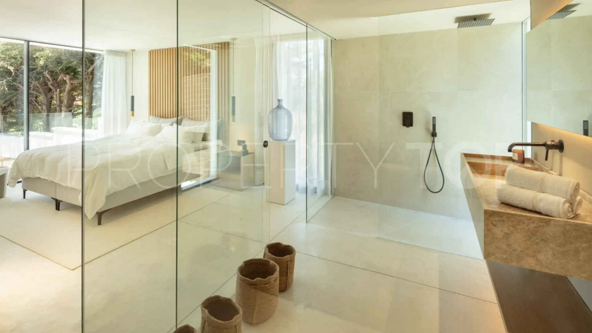 For sale villa with 4 bedrooms in Marbella
