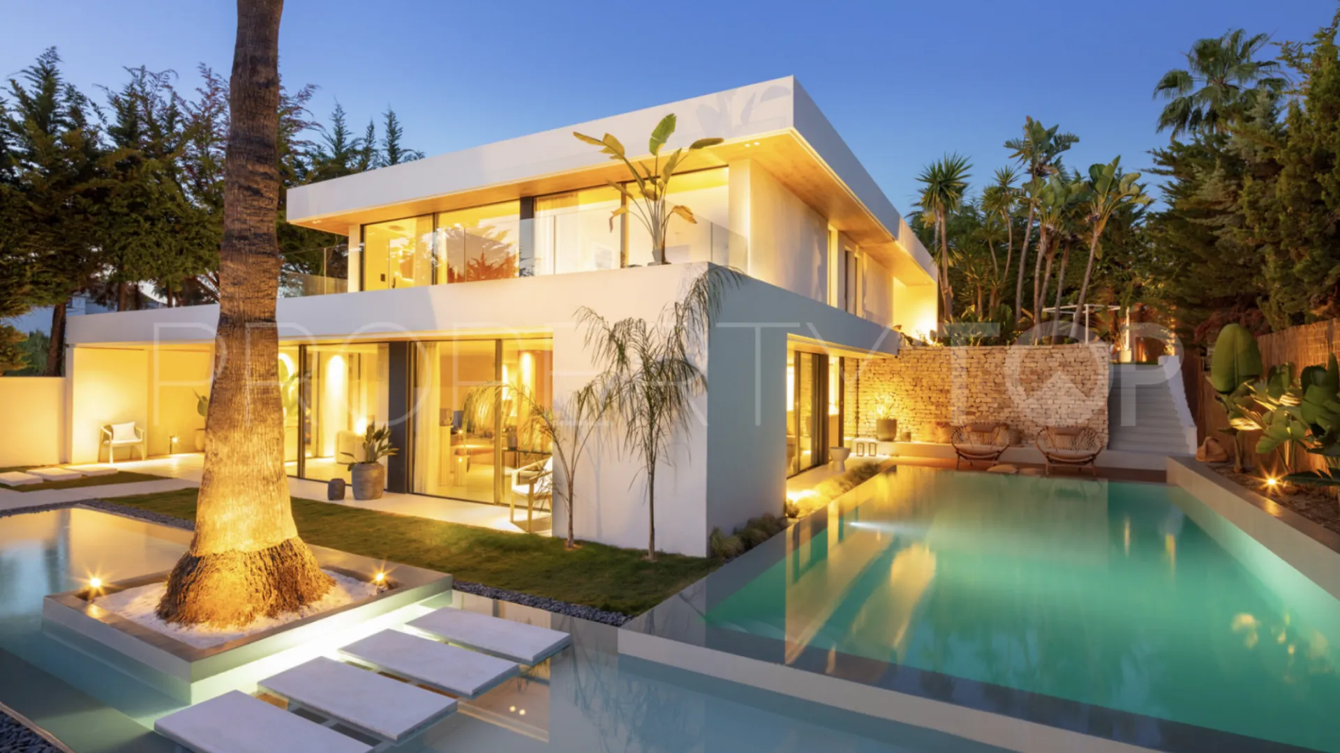 For sale villa with 4 bedrooms in Marbella