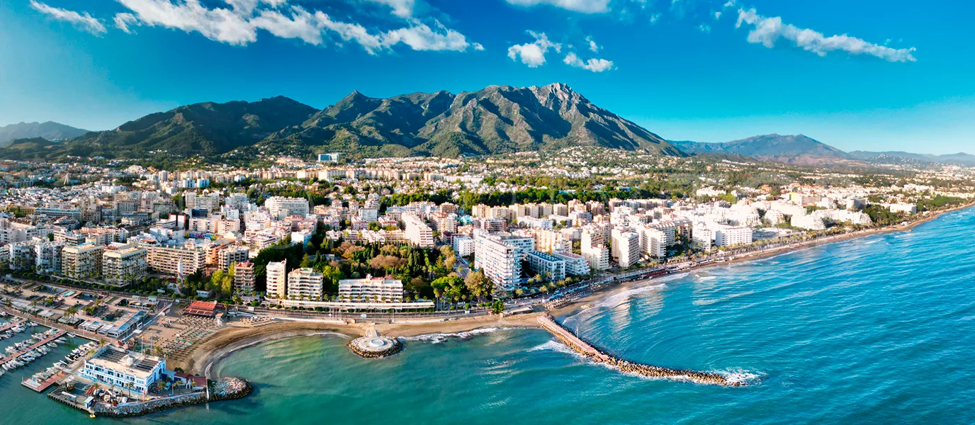 For sale 2 bedrooms apartment in Estepona