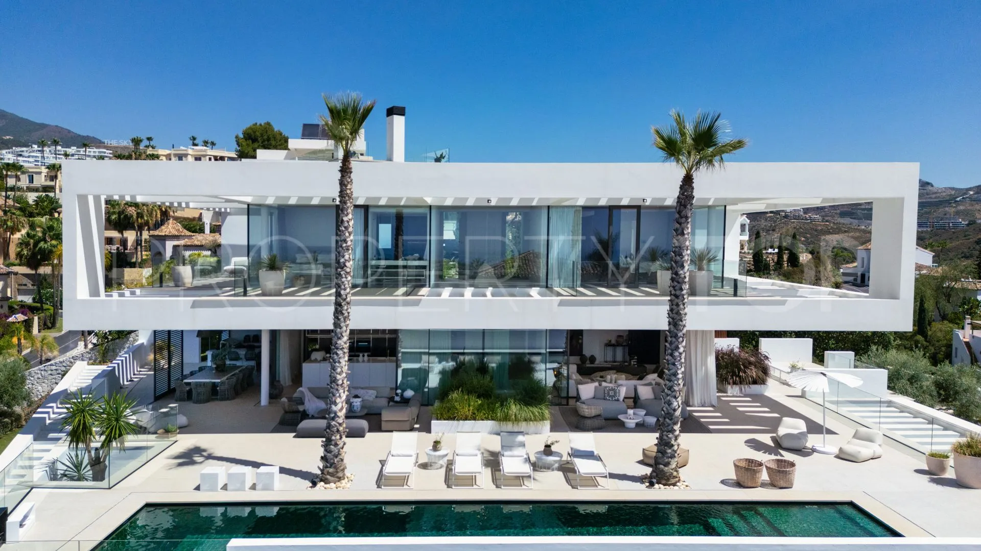 Villa for sale in Marbella with 6 bedrooms