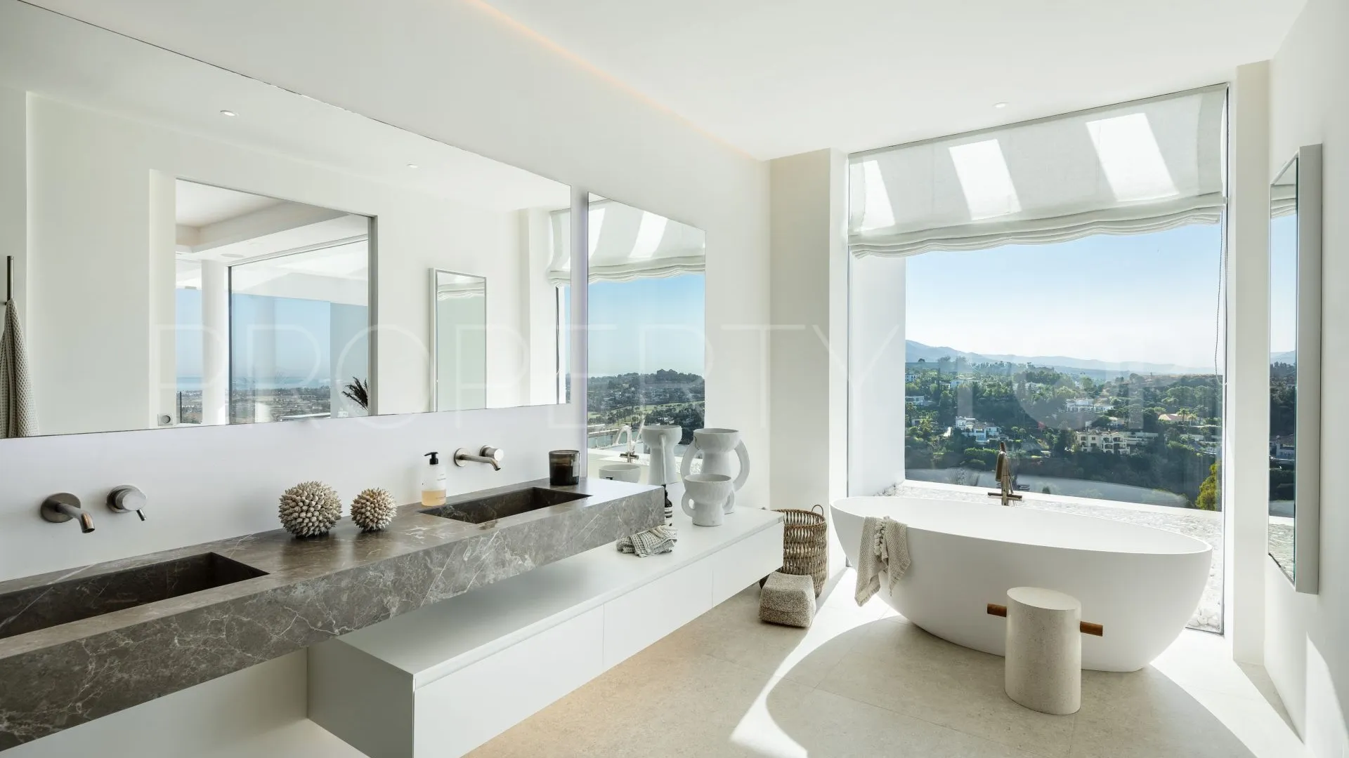 Villa for sale in Marbella with 6 bedrooms