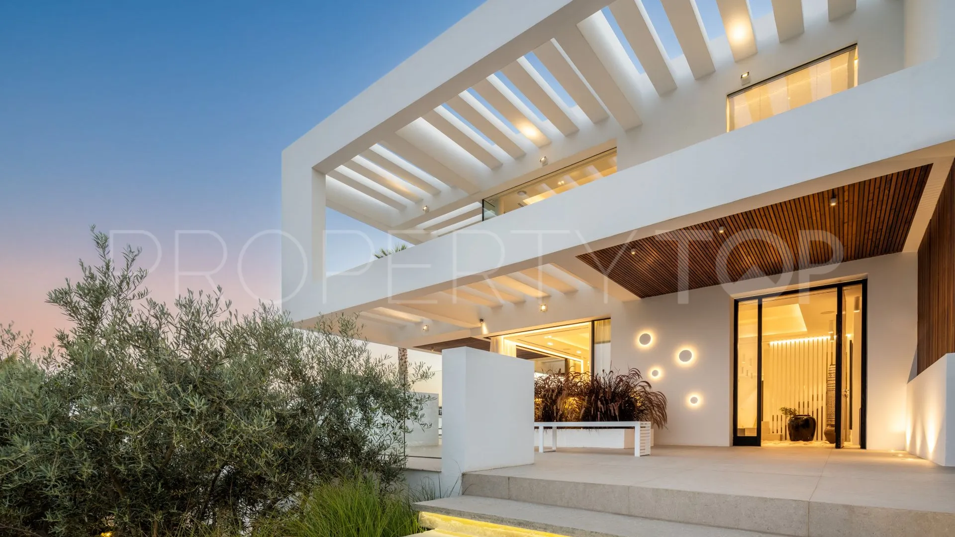 Villa for sale in Marbella with 6 bedrooms