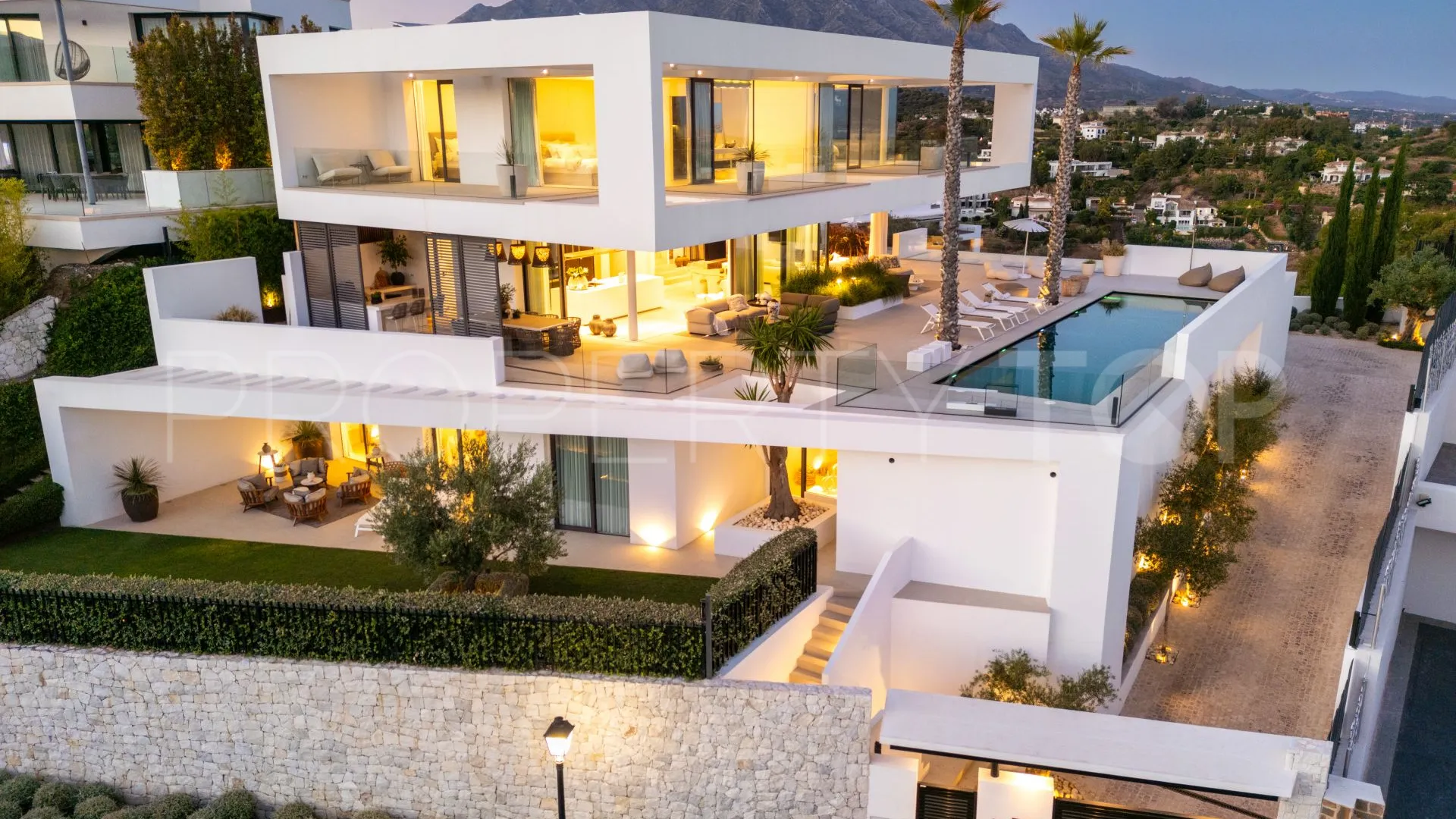 Villa for sale in Marbella with 6 bedrooms