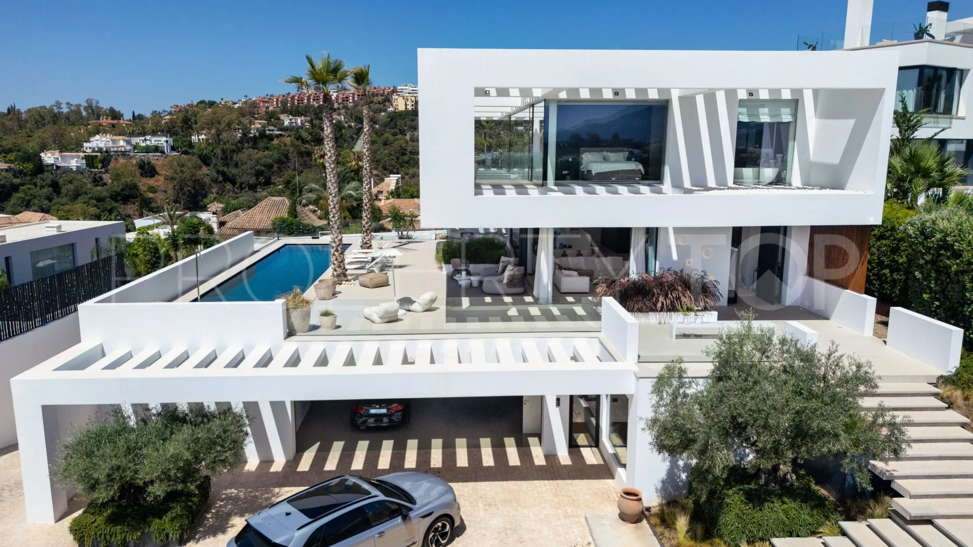Villa for sale in Marbella with 6 bedrooms