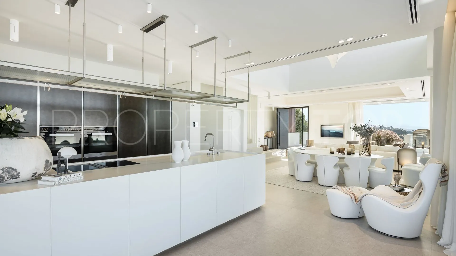 Villa for sale in Marbella with 6 bedrooms