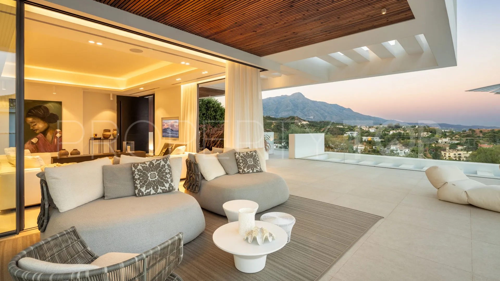 Villa for sale in Marbella with 6 bedrooms