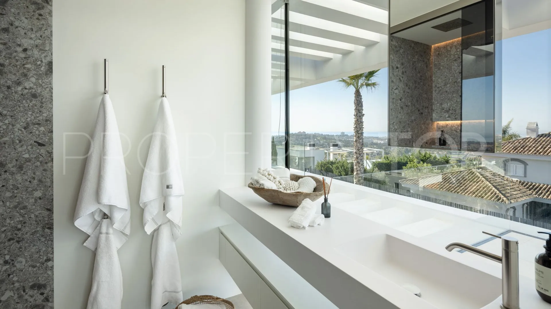 Villa for sale in Marbella with 6 bedrooms
