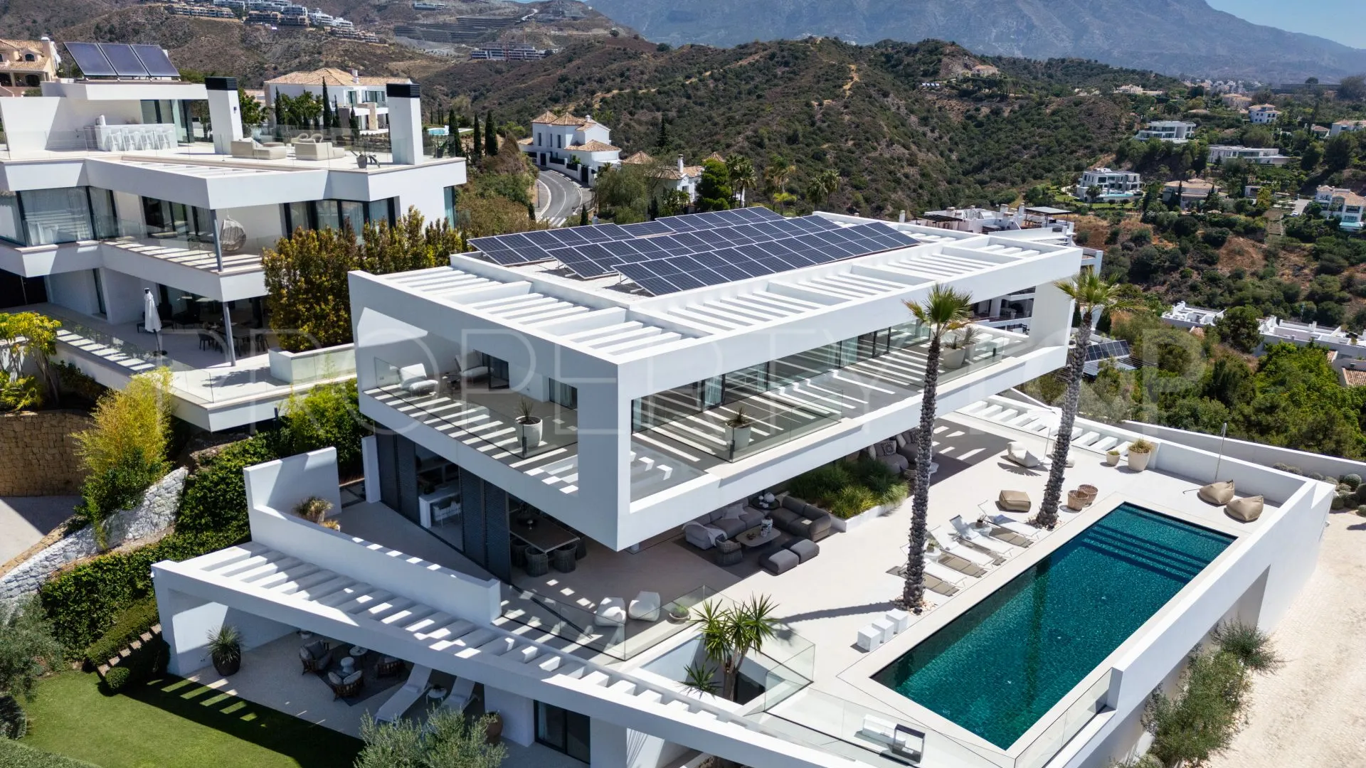 Villa for sale in Marbella with 6 bedrooms