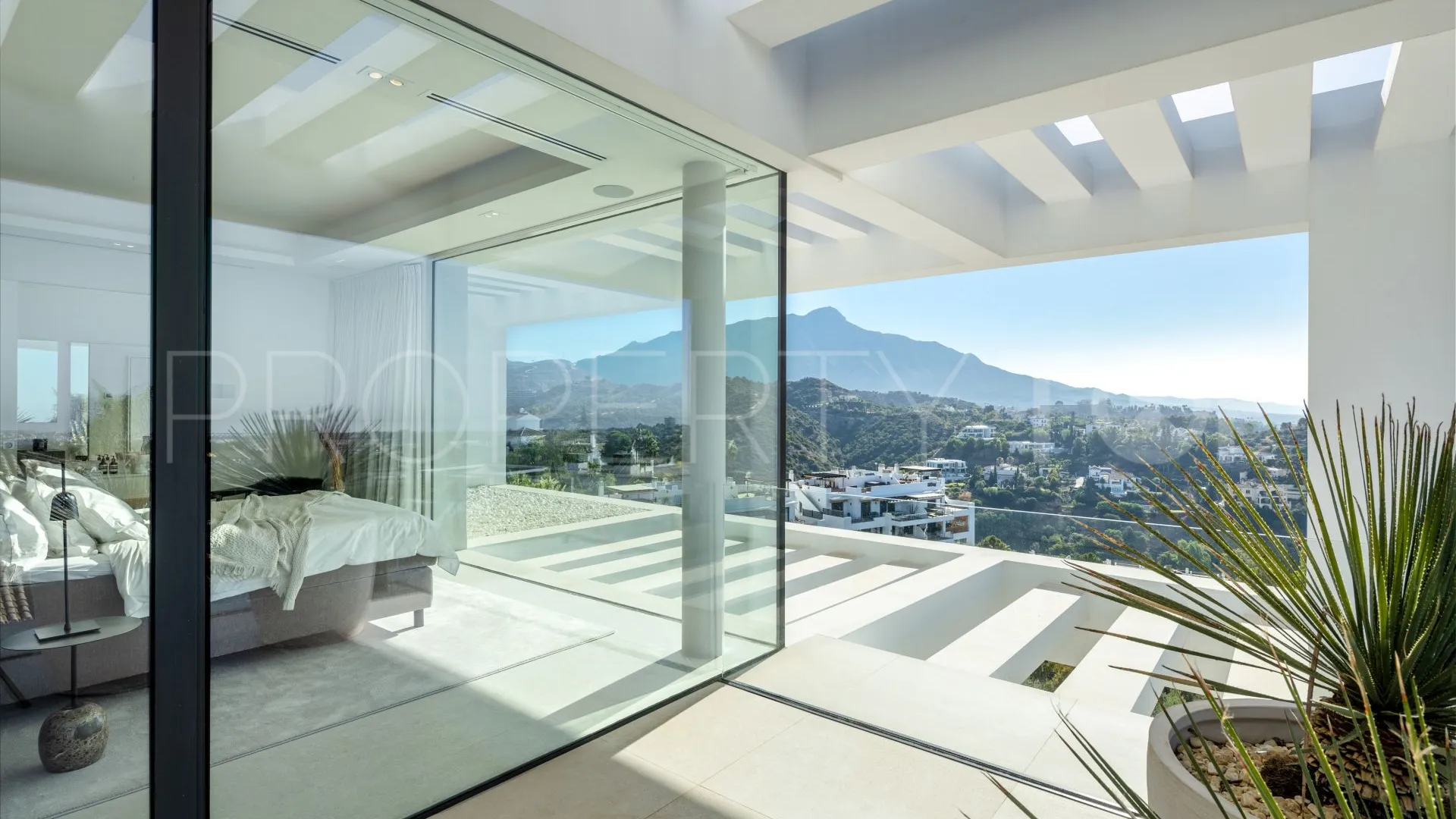 Villa for sale in Marbella with 6 bedrooms