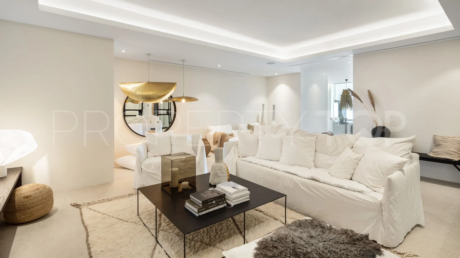 Villa for sale in Marbella with 6 bedrooms
