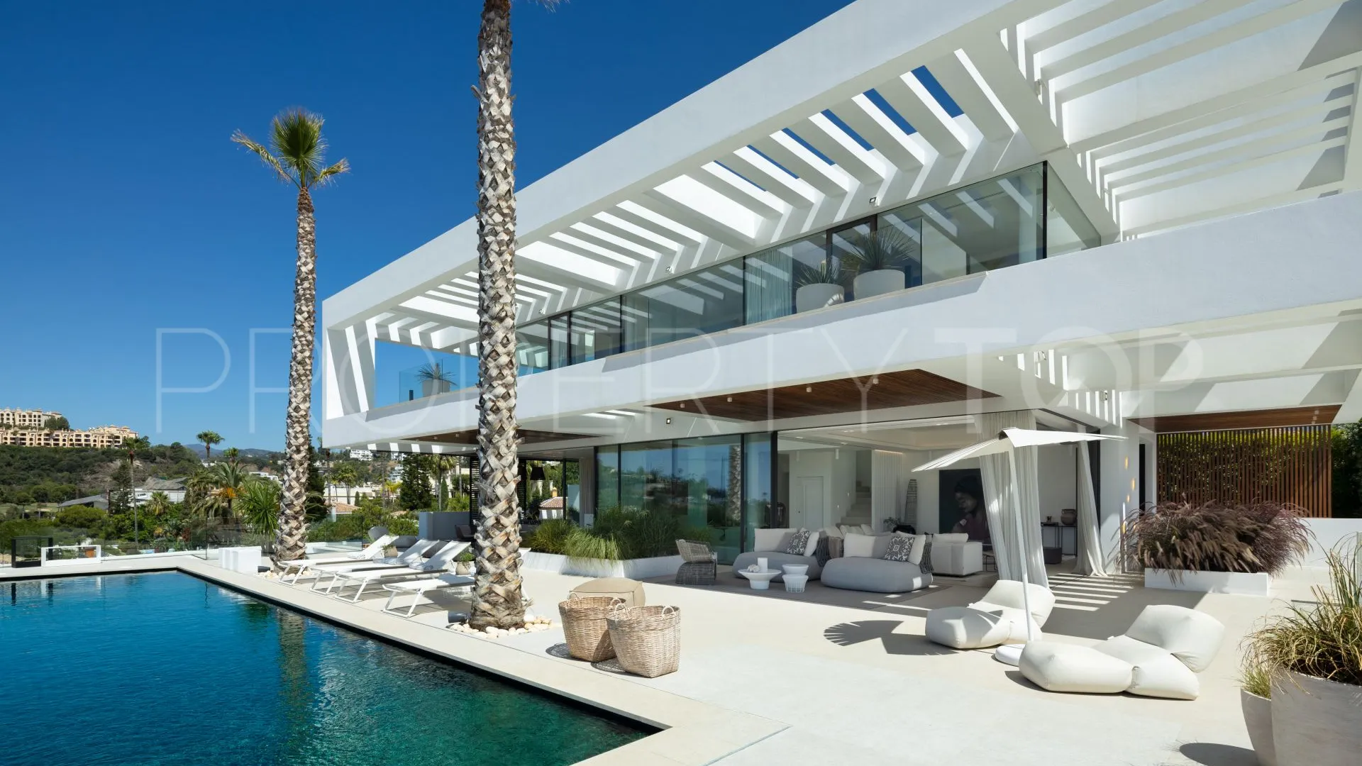 Villa for sale in Marbella with 6 bedrooms